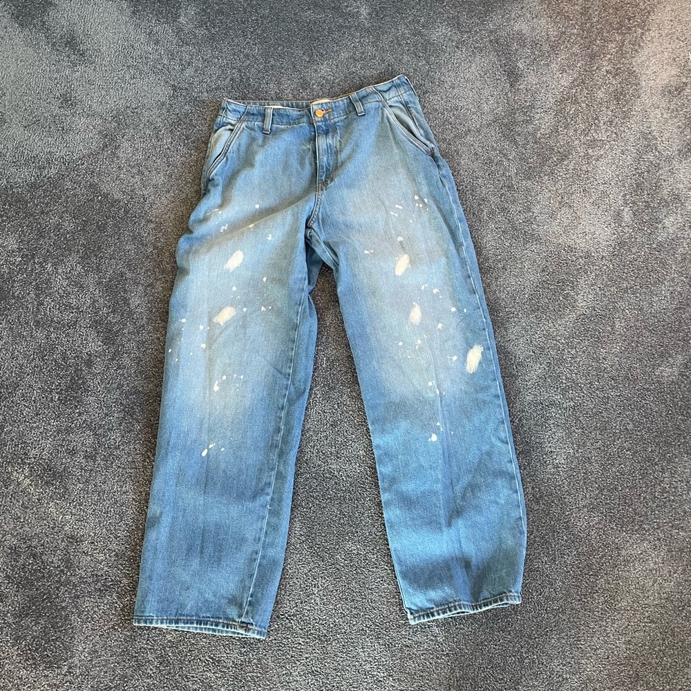 Universal thread unique bleach designed jeans